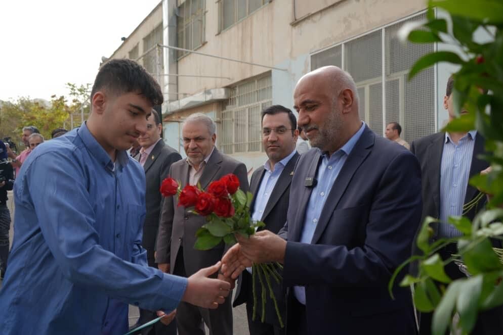 هیچ هنرآموز هنرستانی در ایران یا جهان بیکار نمیماند